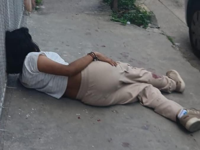 Violencia no distingue género, balean a joven en La Manga 