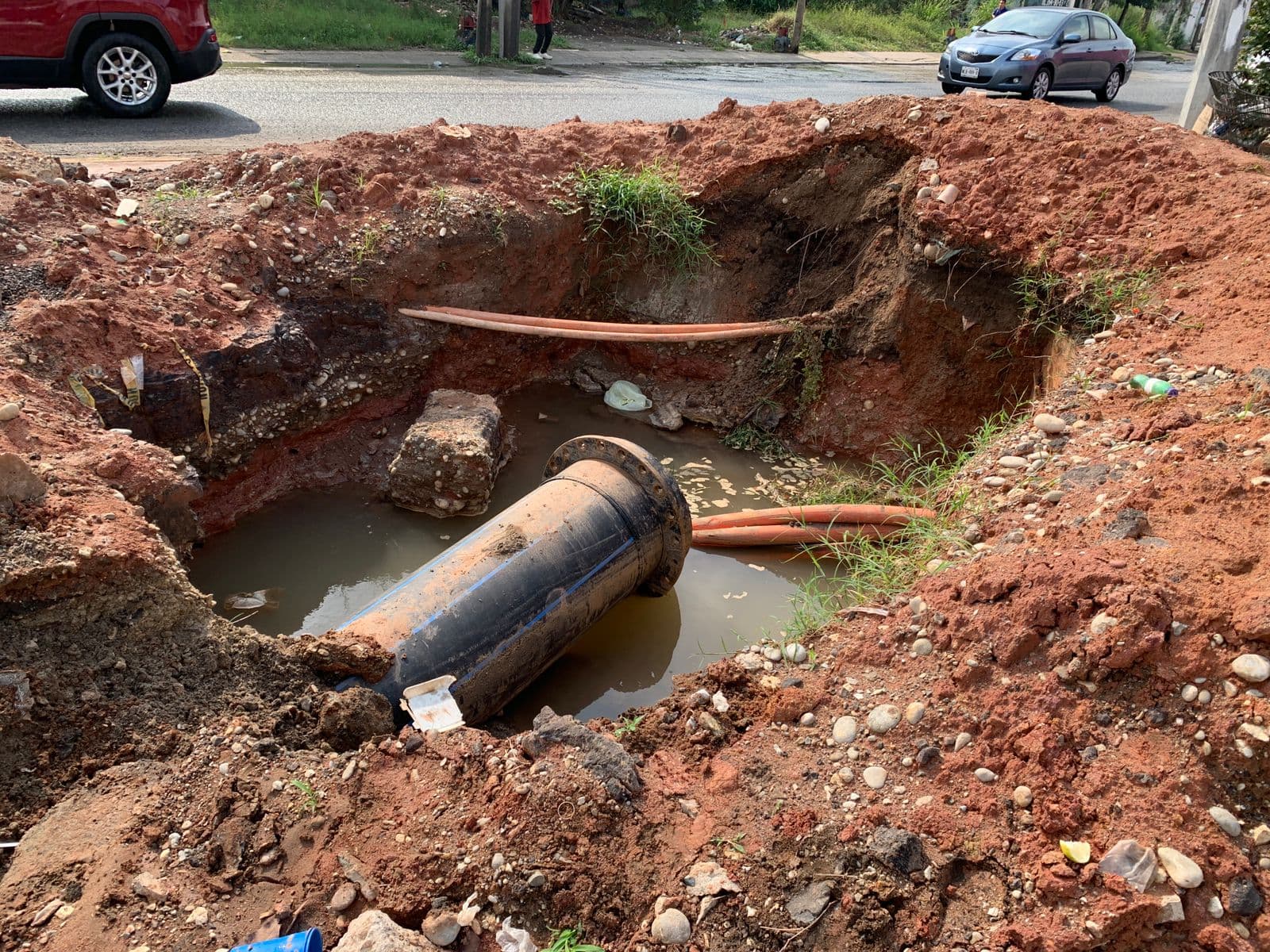 Olvidan reparar 'cráter' en periférico "Carlos Pellicer"