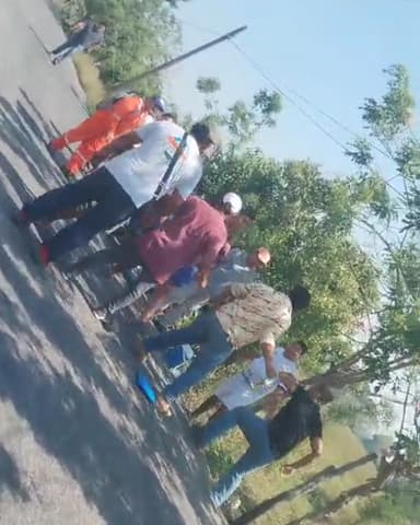 ImagenProtestan obreros por intromisión de seudo líderes en Cunduacán