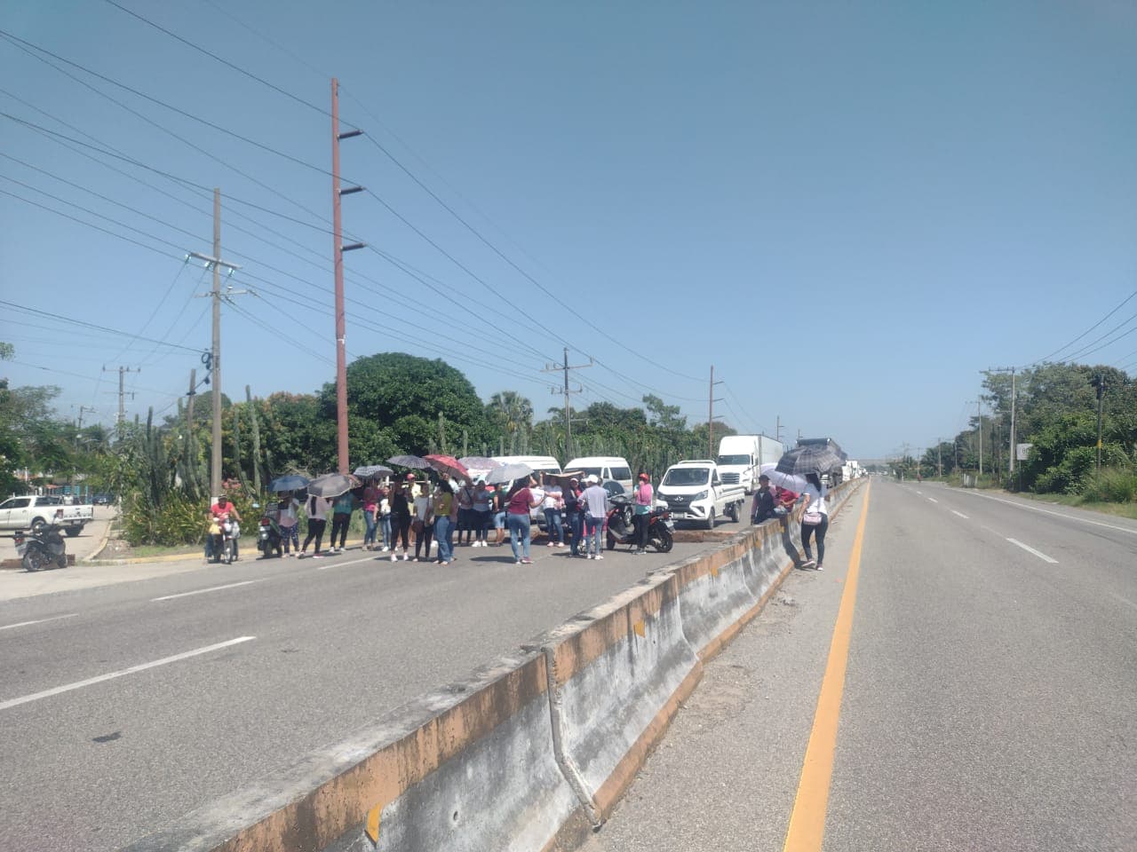 Divide a padres de familia reconstrucción de primaria de Macultepec