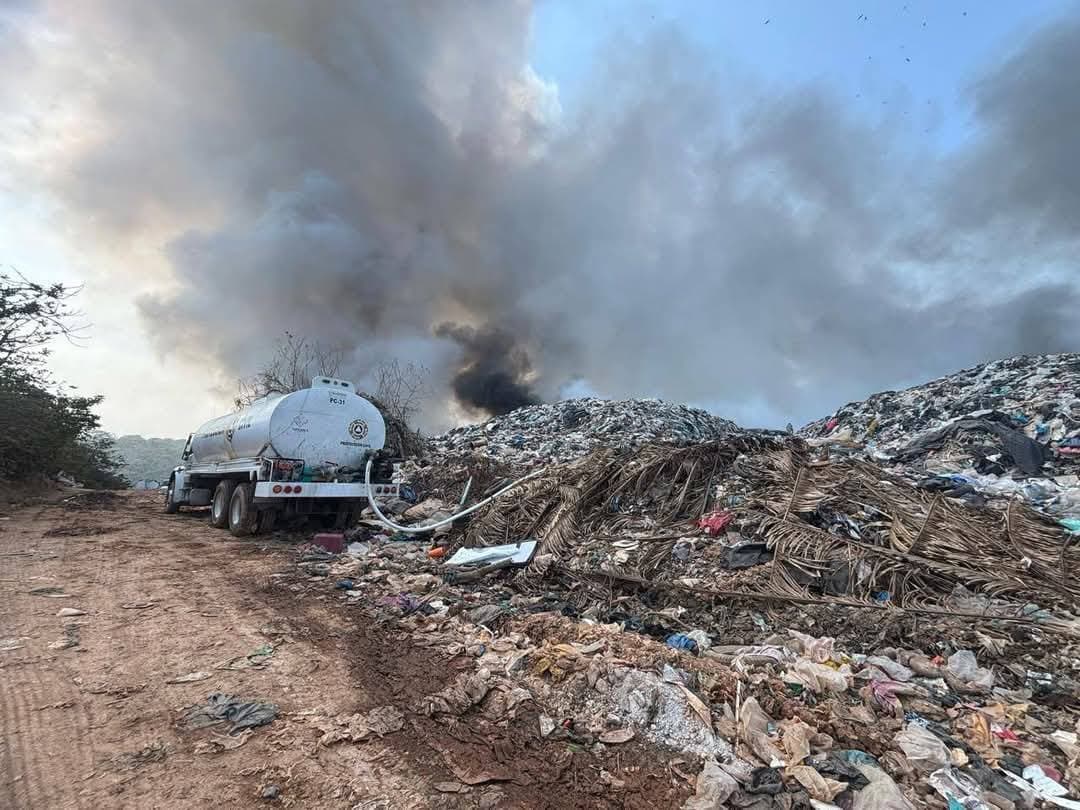 Sofocan incendio en basurero municipal de Tapachula