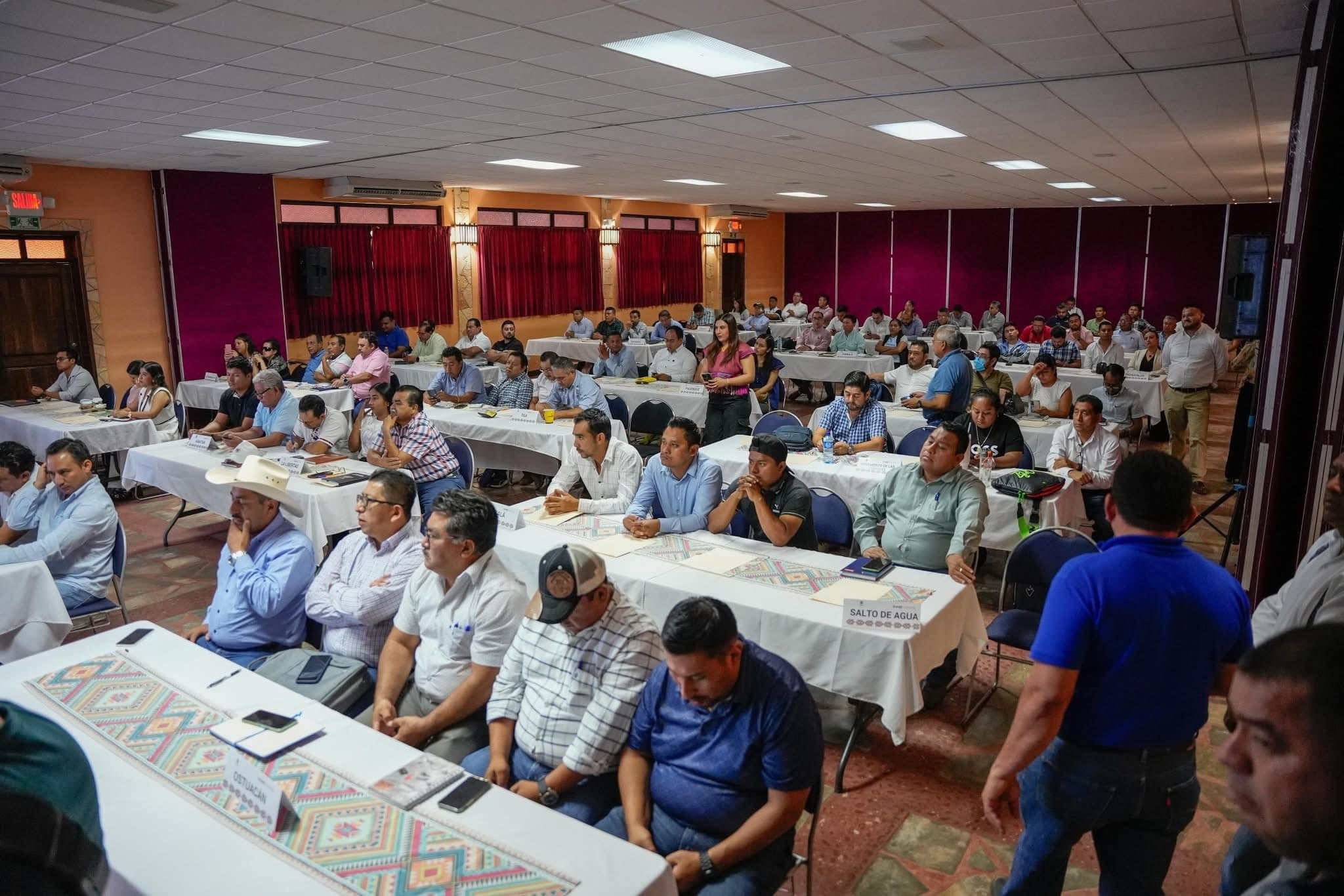 Capacitan a 25 ayuntamientos de Chiapas en normatividad