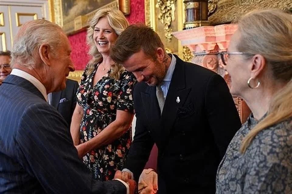 David Beckham es nombrado caballero por el Rey Carlos III