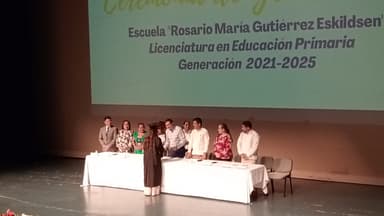 ImagenSe gradúan 84 nuevos profesores de primaria