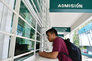 ImagenPugnan por titulación gratuita para universitarios