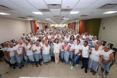 ImagenCapacitan en Centro a 300 mujeres para hacer Pan de Muerto