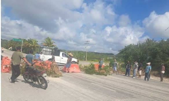Continúa bloqueo en carretera Chetumal-Escárcega