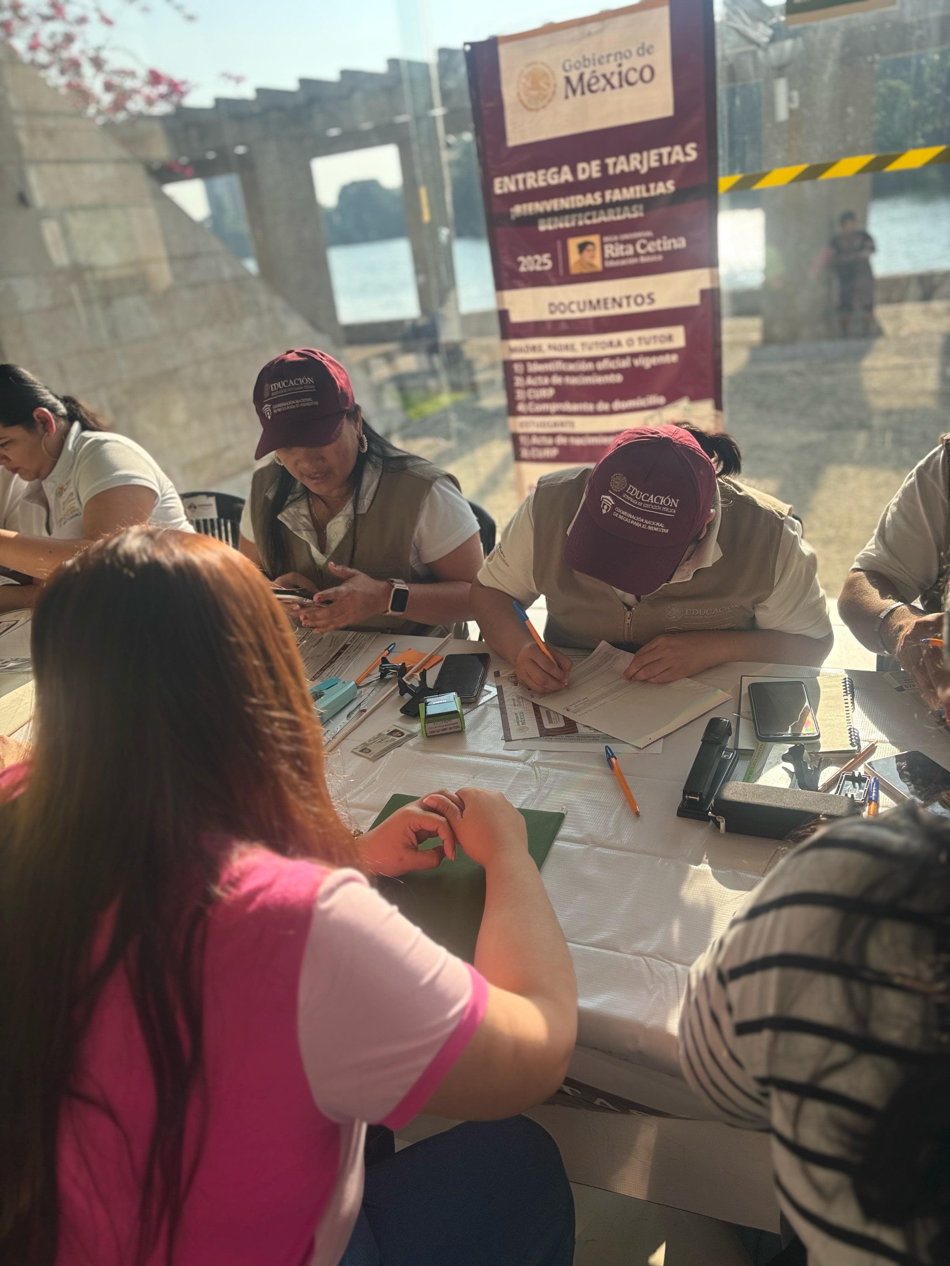 Inician pagos de beca "Rita Cetina"