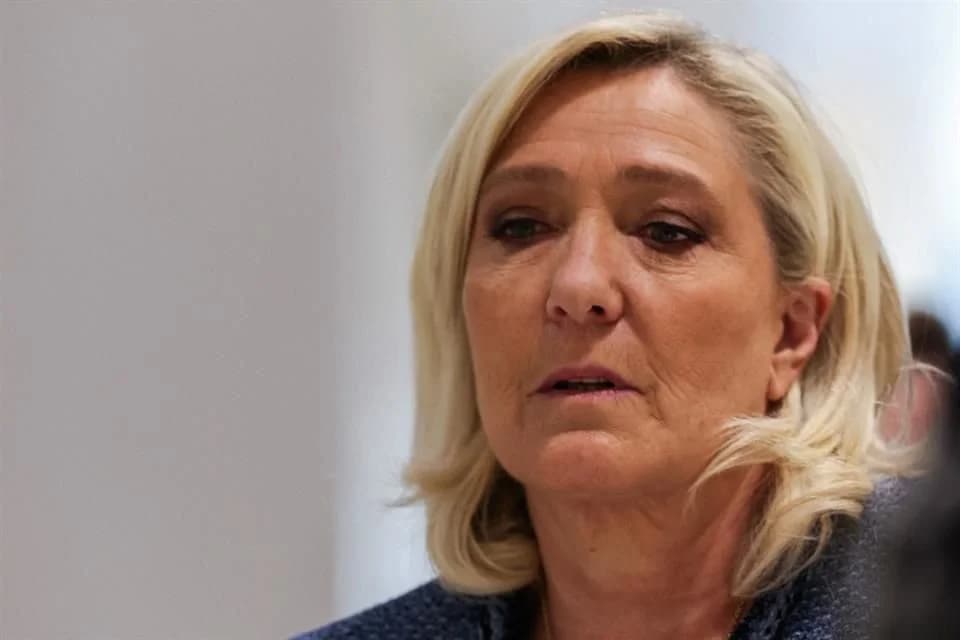 Condenan e inhabilitan a ultraderechista francesa Marine Le Pen