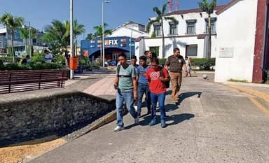 ImagenAgentes del INM, acusado por traficar migrantes 