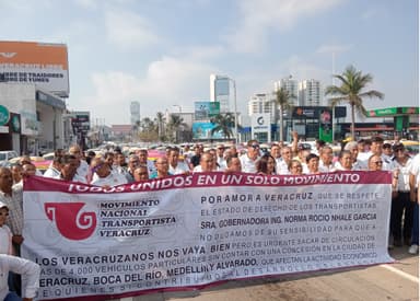 ImagenMarchan taxistas en Veracruz exigen frenar competencia desleal 