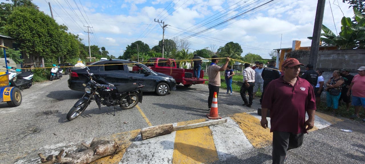 Logran acuerdo habitantes que bloqueaban carreteras en Centro 