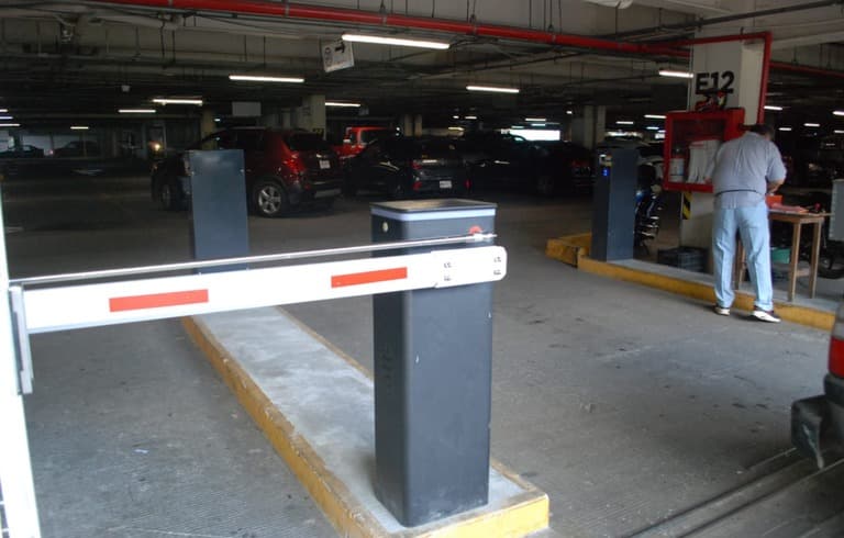 Estacionamiento del Pino Suárez ya quedó "chico"