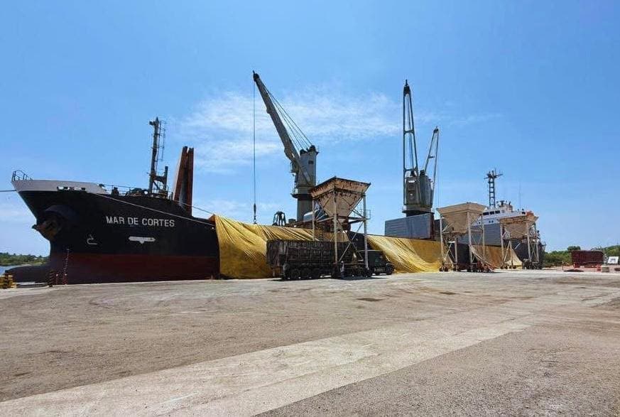 Un buque cargado de 10 mil toneladas de maíz llega al Puerto Chiapas