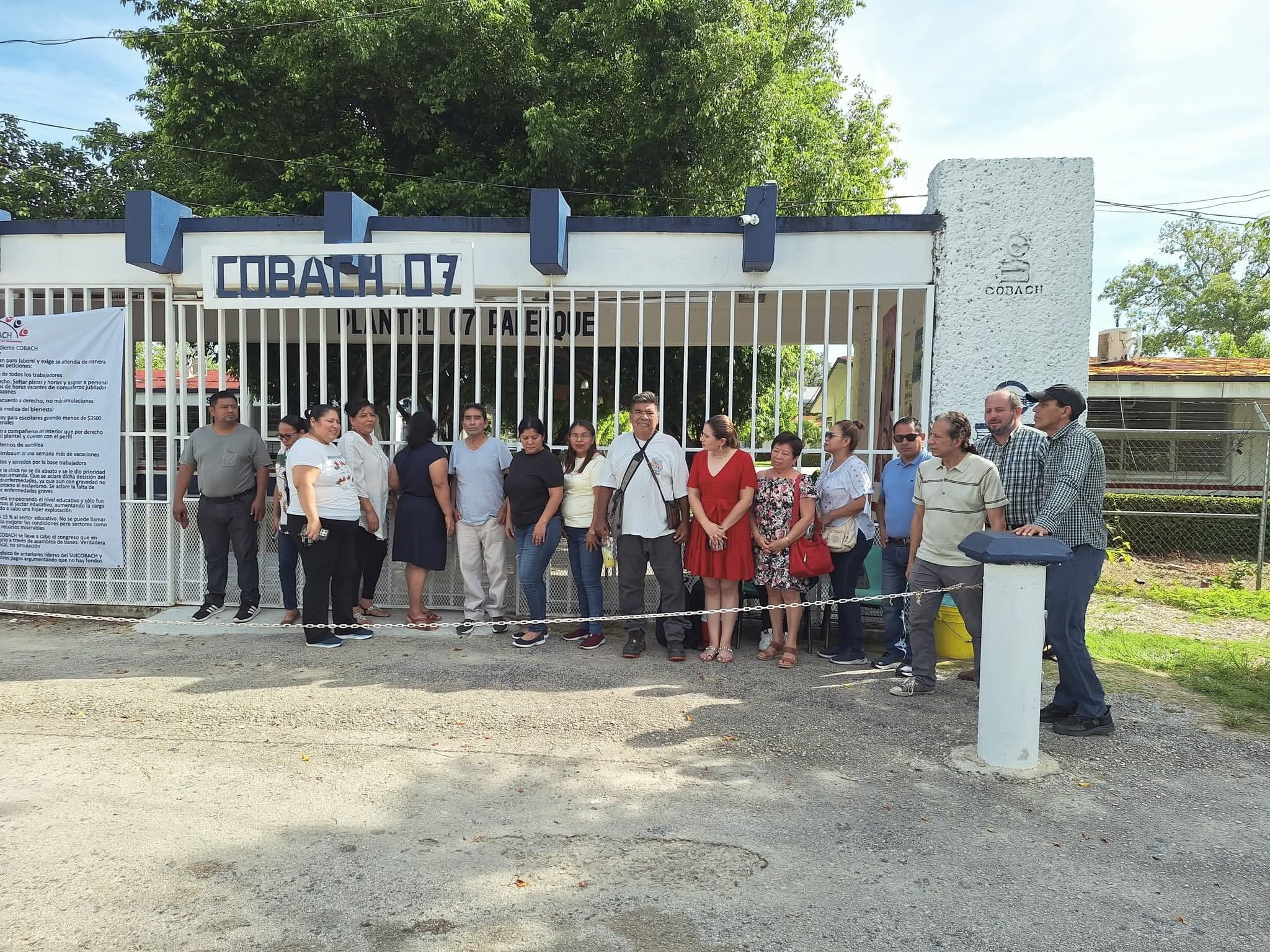 Paran labores docentes de Bachilleres en Palenque 