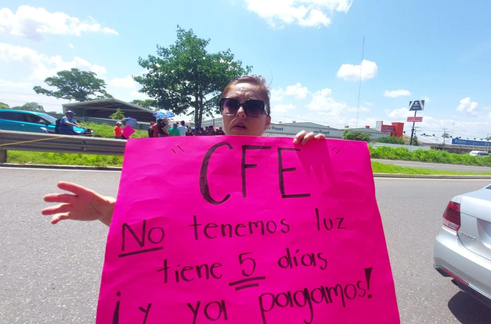 Sin luz 4 días, bloquean 1 hora y les reactivan