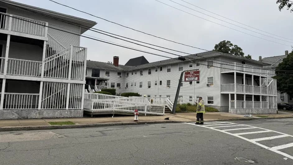 Nueve ancianos mueren durante incendio en asilo de Massachusetts