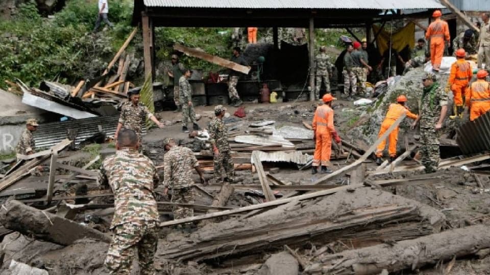Lluvias torrenciales dejan más de 200 muertos en India y Pakistán