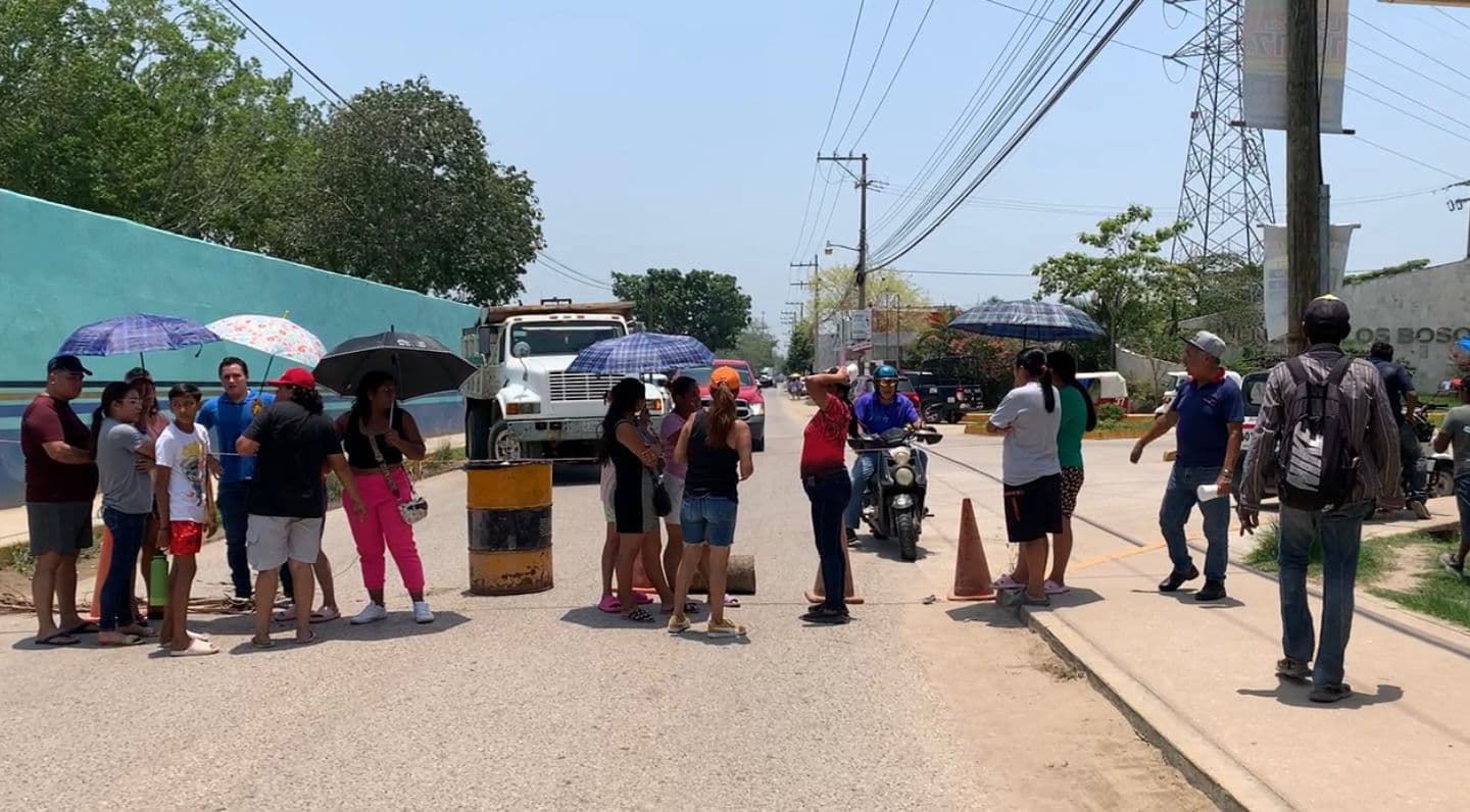 Bloquean carretera el Cedro por falta de agua potable