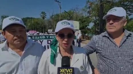 Exigen revisión total de la Ley del ISSET; marchan por jubilación al 100%
