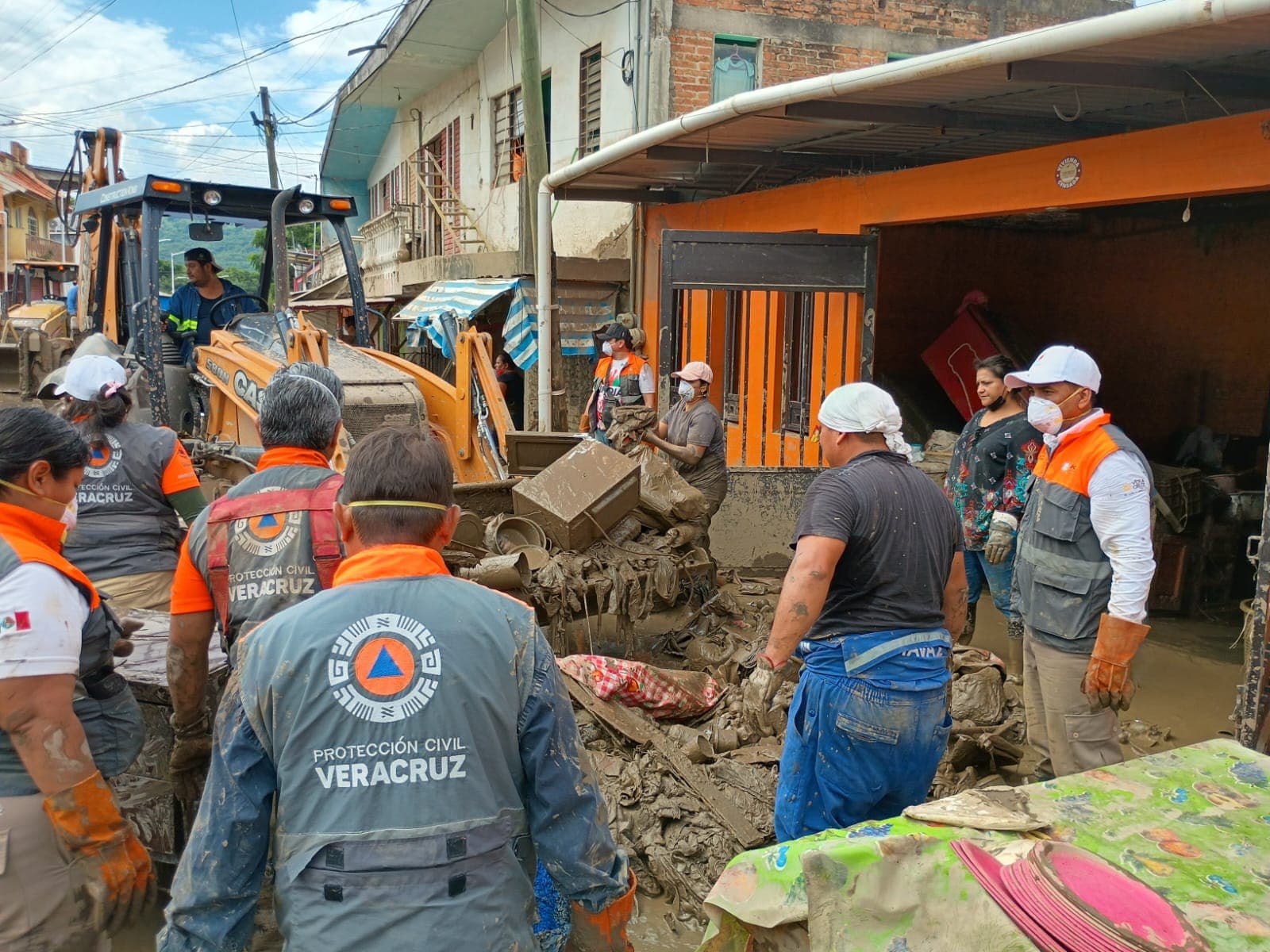 En Poza Rica más de 10 mil aún sin electricidad, se trabaja: Nahle