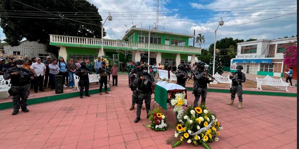 Despiden a policías asesinados en San Juan Evangelista