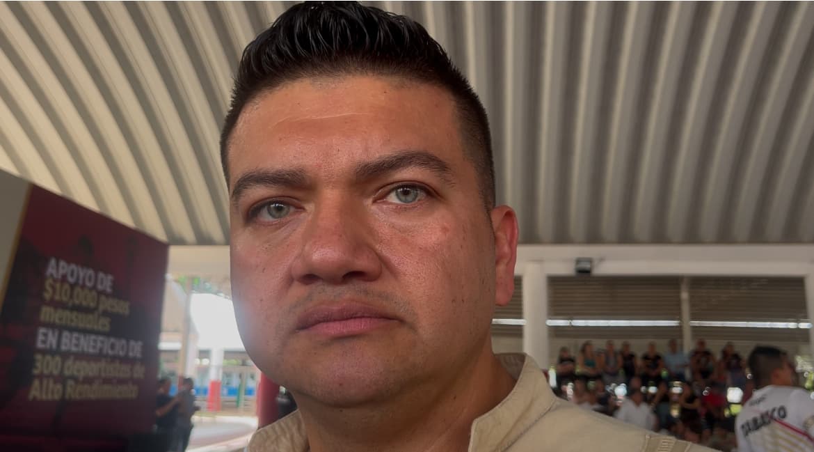 Pide Ovidio no hacer leña del árbol caído ante inseguridad en Comalcalco 