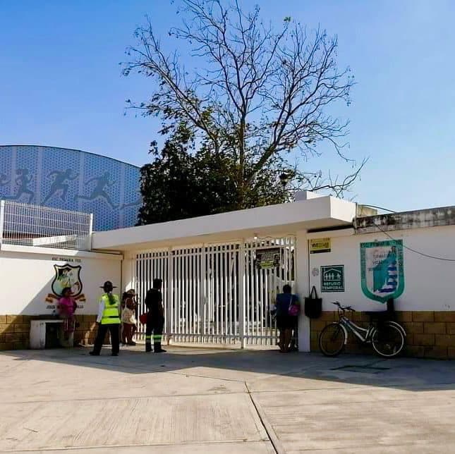 Padres de familias acusan a maestros por dar clases borracho