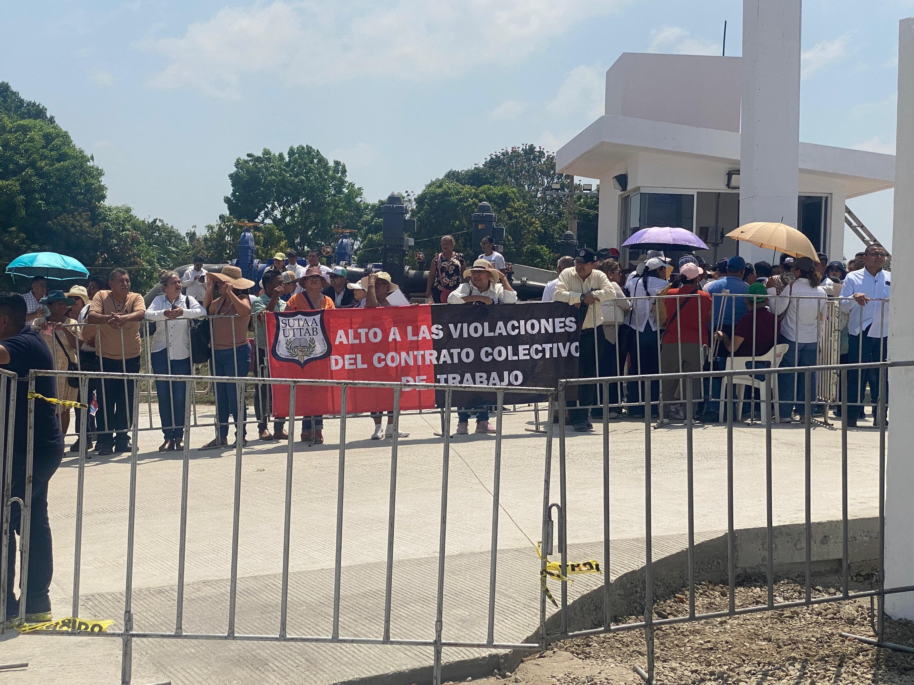 Protestan tabasqueños en visita de Sheinbaum a Centro