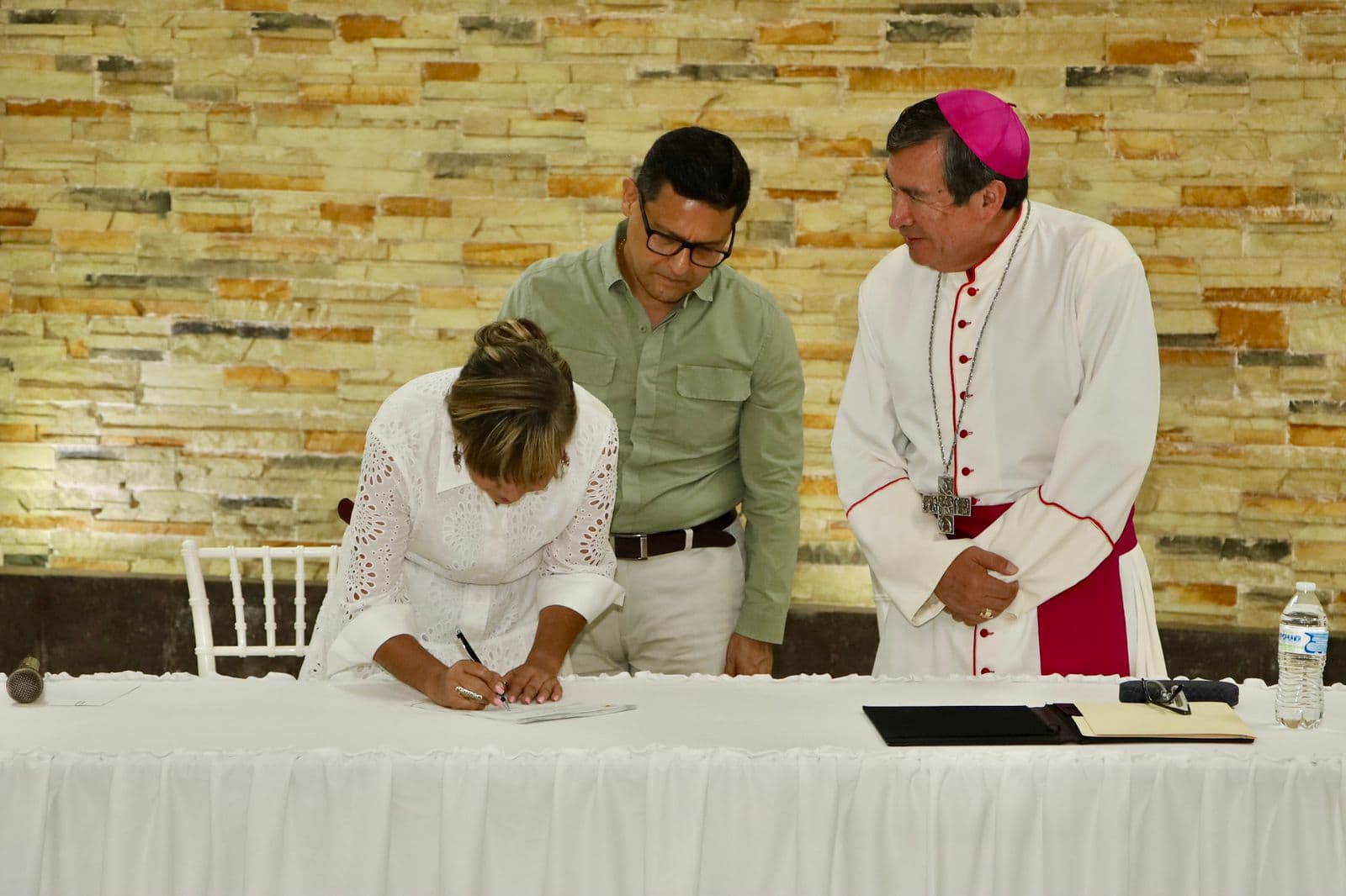 Lamenta Beaurregard que firma por la paz no fue simultánea 