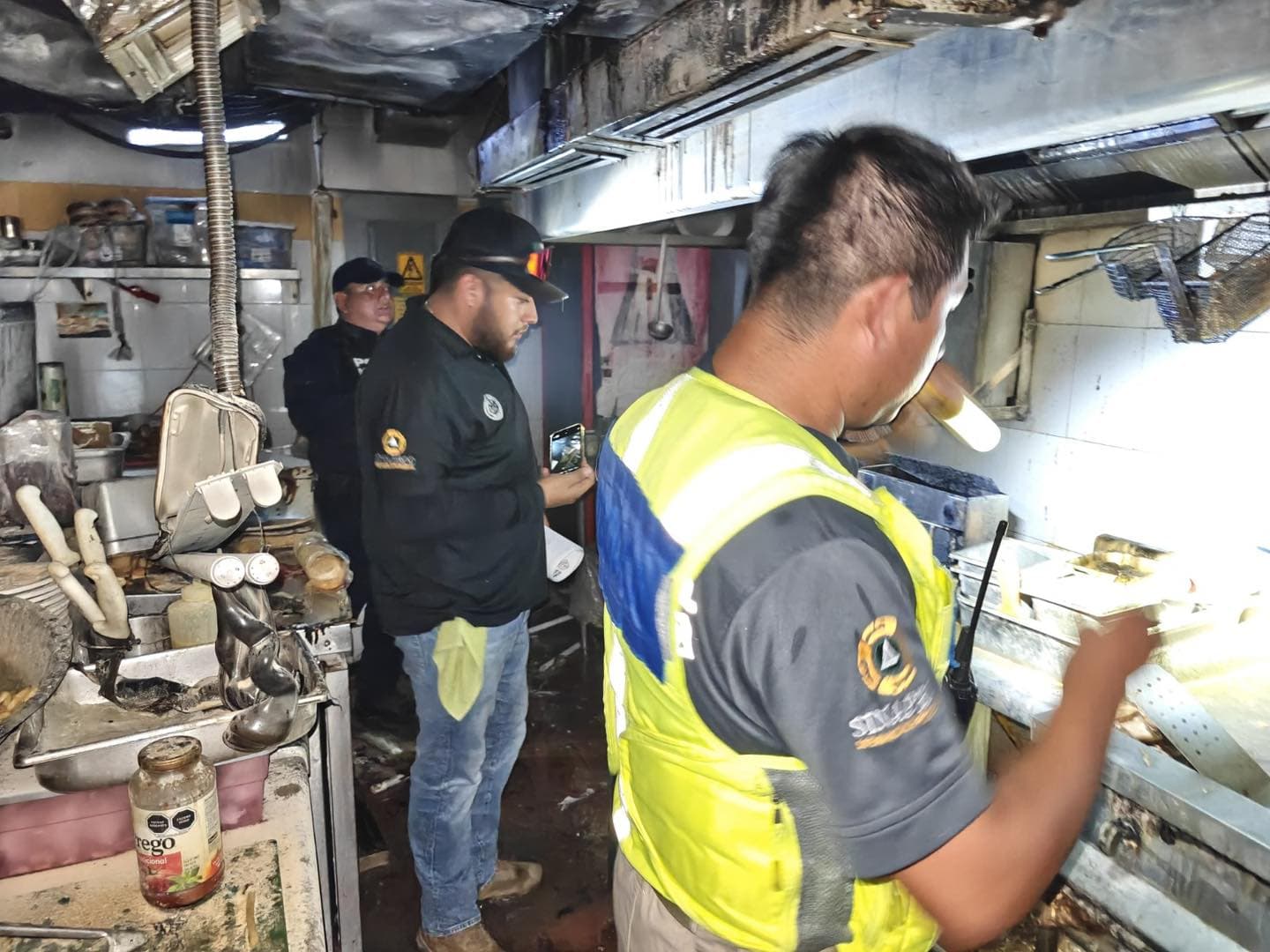 Sofocan incendio en Plaza Las Américas de Playa del Carmen 