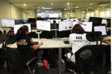 ImagenAlerta Policía riesgo de hacer fotos con IA 