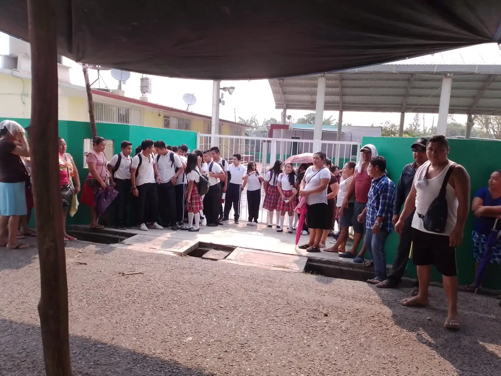 Cierran escuela Telesecundaria en Miramar 