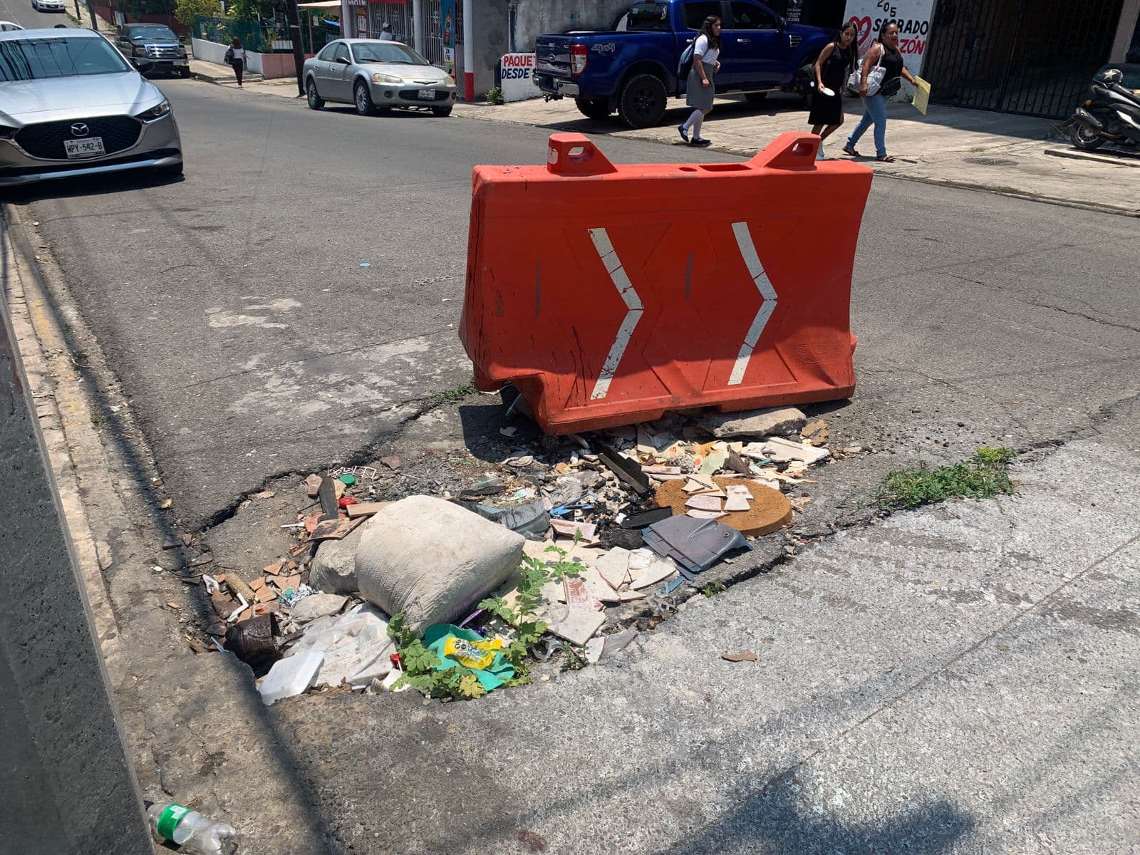 Rellenan colonos socavón, ante lentitud de SAS