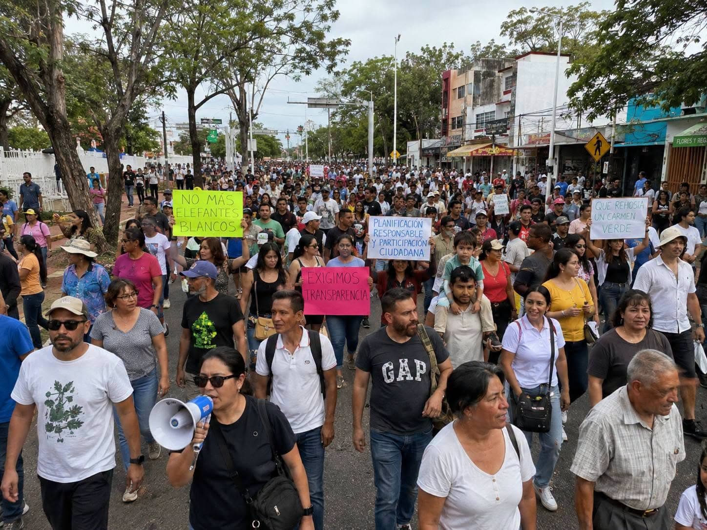Con marcha exigen transparencia en modernización de Paseo Tabasco 