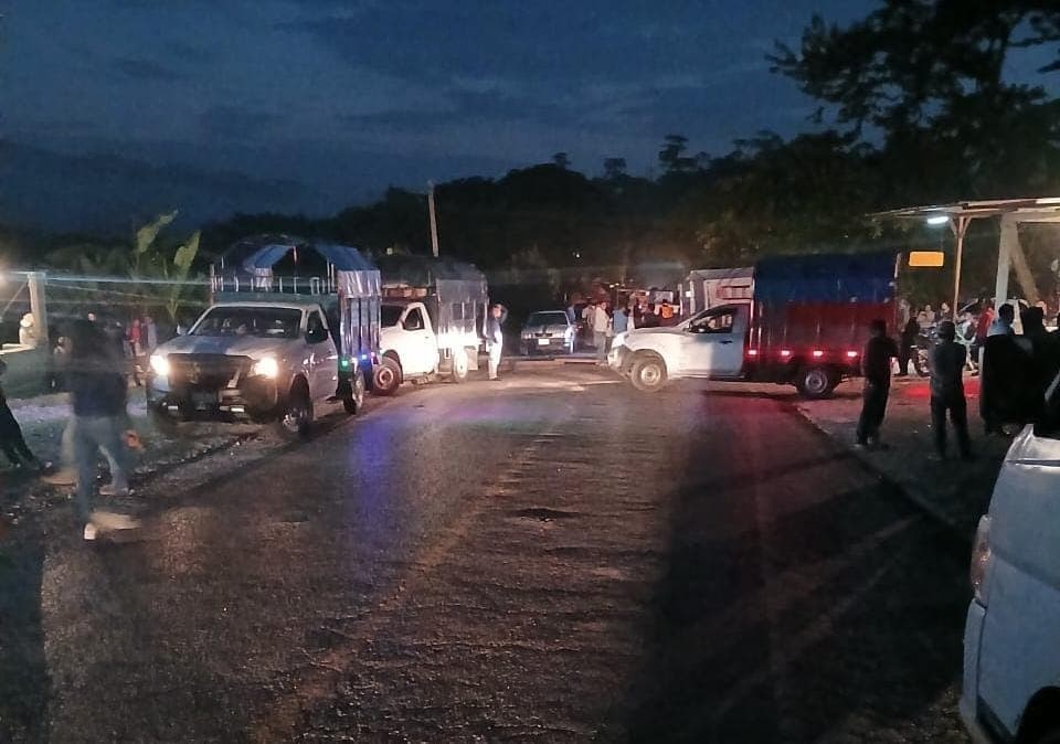 Bloquean carretera tramo Ocosingo a Palenque 