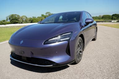 ImagenAlcanza Canadá acuerdo con China para importación de autos eléctricos