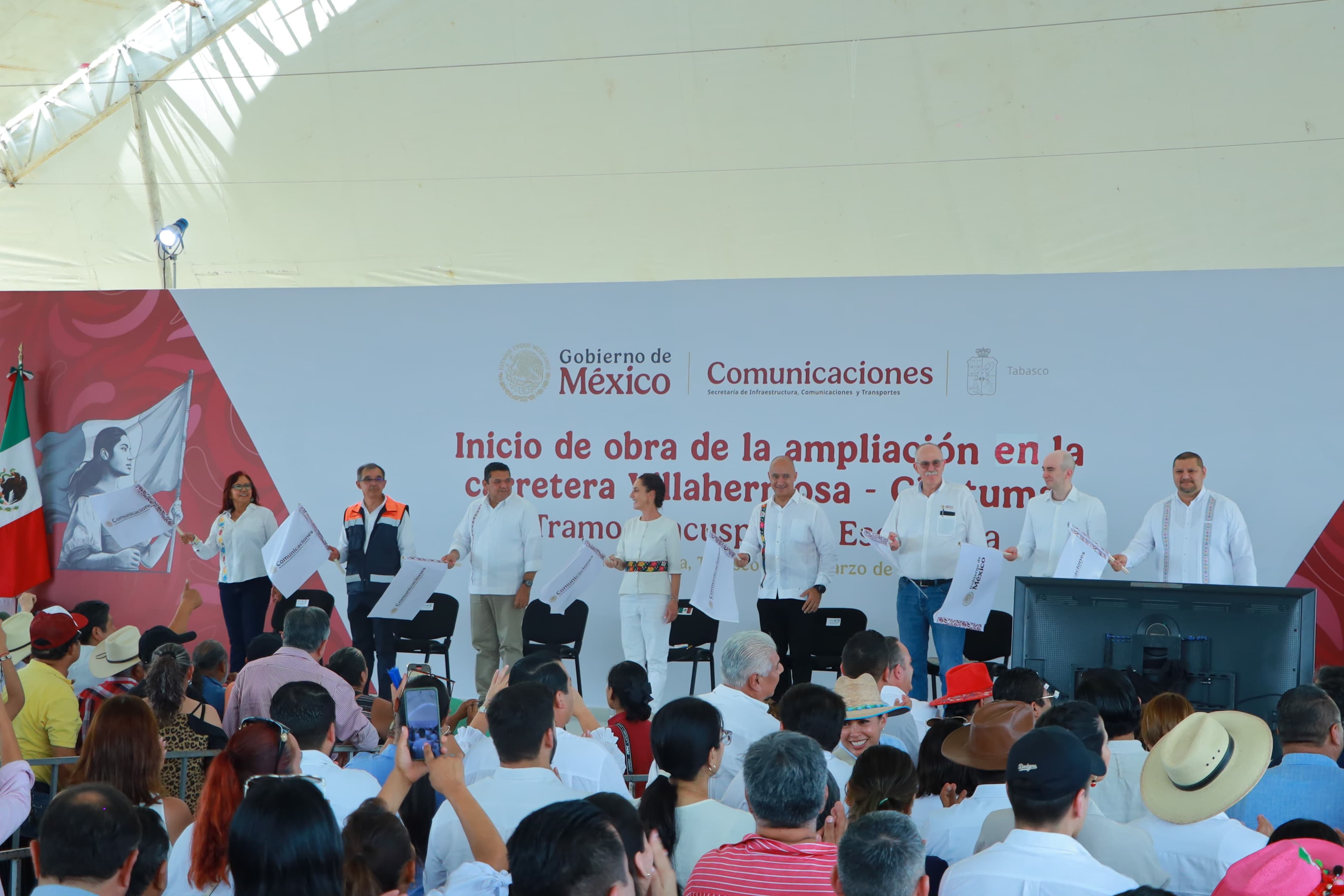 Dan banderazo a obra de la carretera Macuspana-Escárcega 