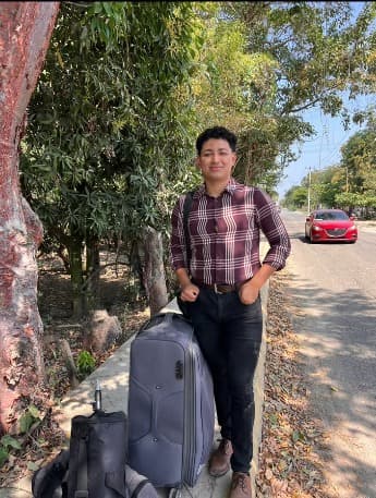 Influencer huye por extorsión