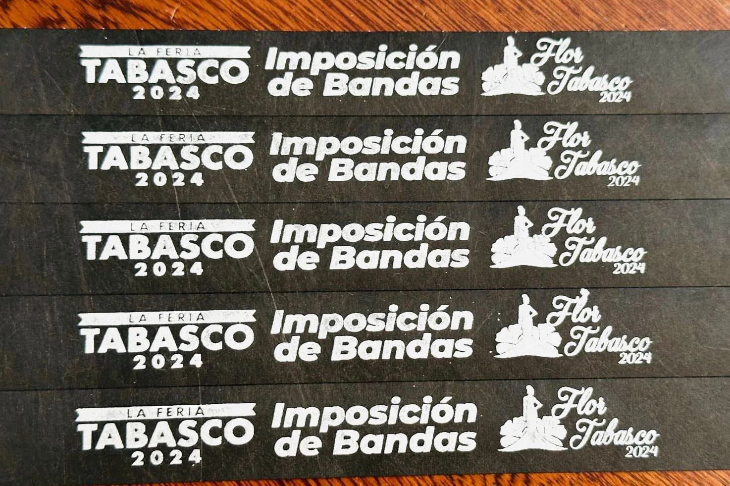 Venden pulseras falsas para Imposición de Bandas