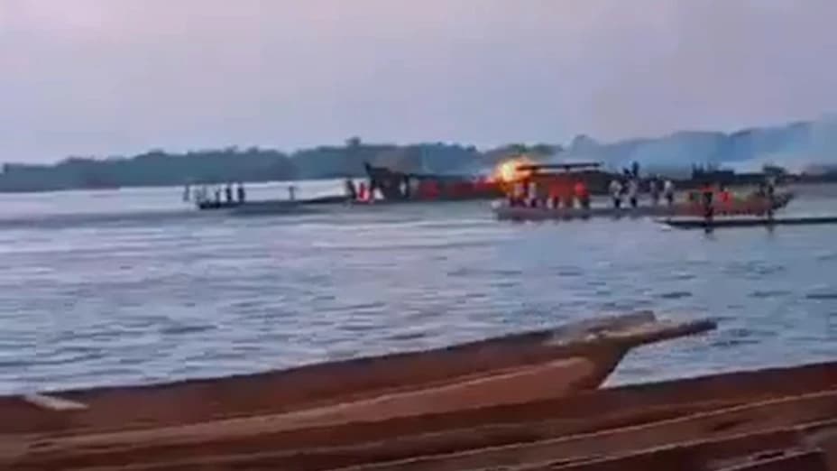 Al menos 50 muertos al incendiarse y volcarse barco en el Congo
