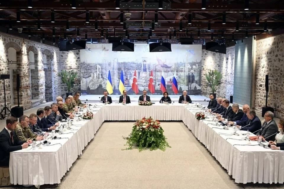 Pactan Rusia y Ucrania canje de mil prisioneros