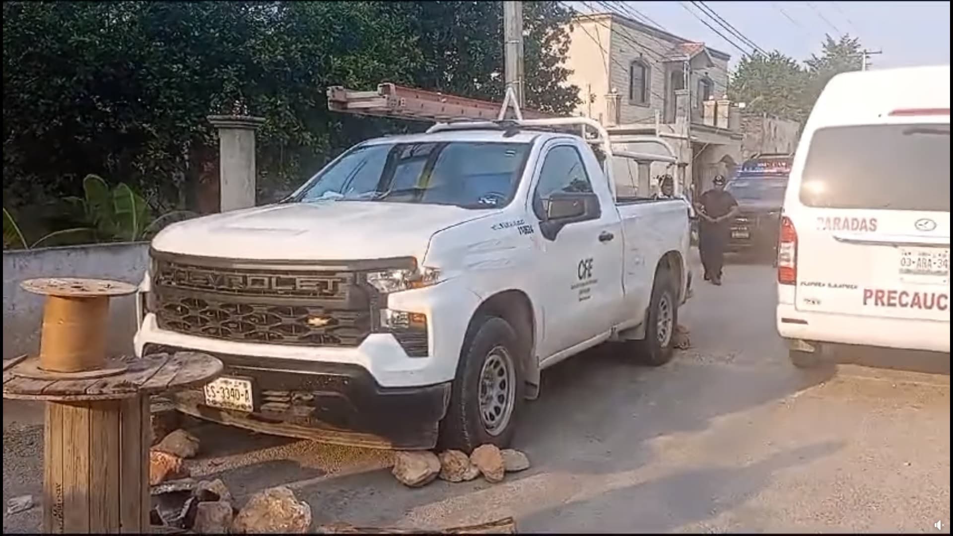 Retienen a personal de la CFE en Calkiní