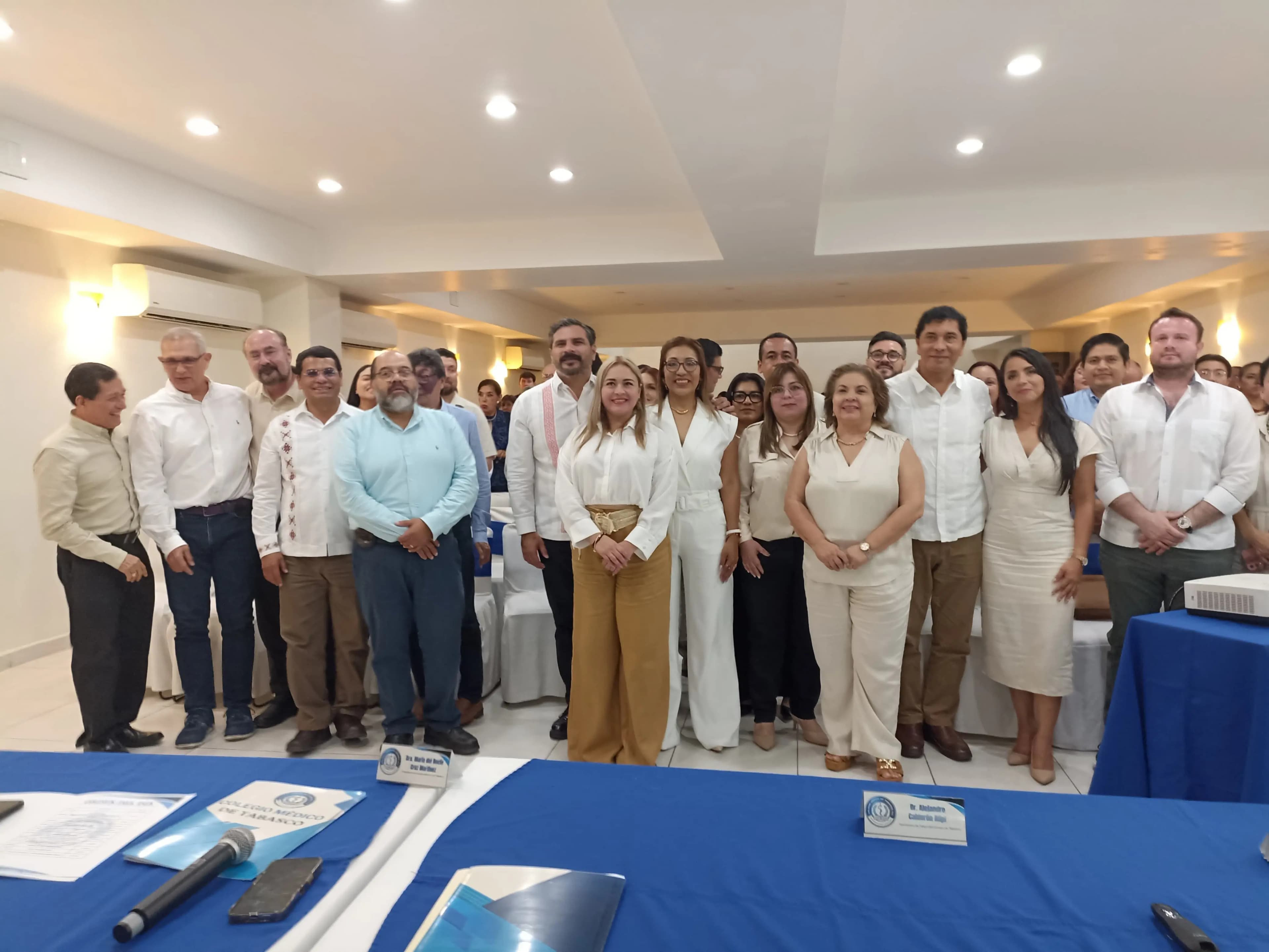 Rinde protesta nueva directiva de Colegio Médico de Tabasco