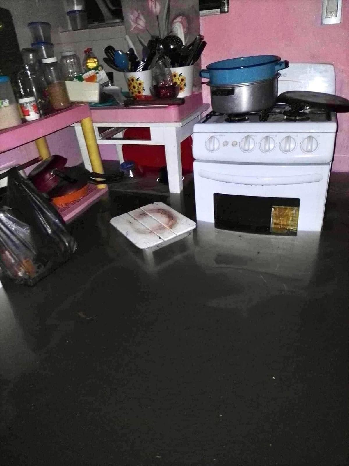 Dejan lluvias 200 autos inundados en Chetumal