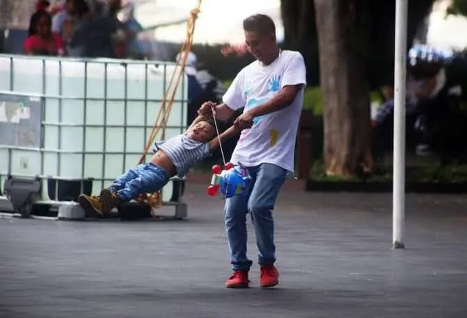 Orgullo y amor, sentimientos de los hijos por papás