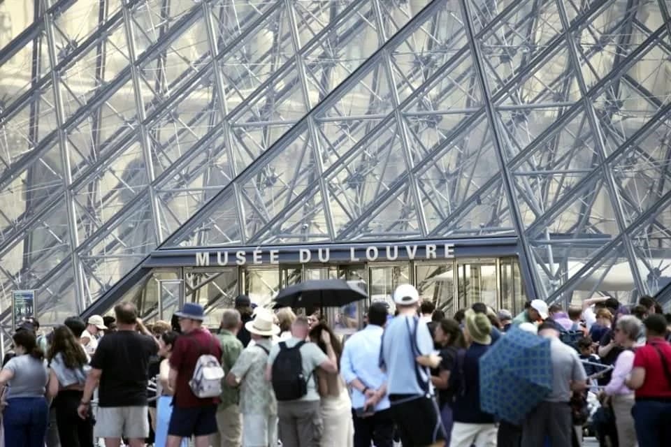 Cierra el Louvre por protesta de trabajadores