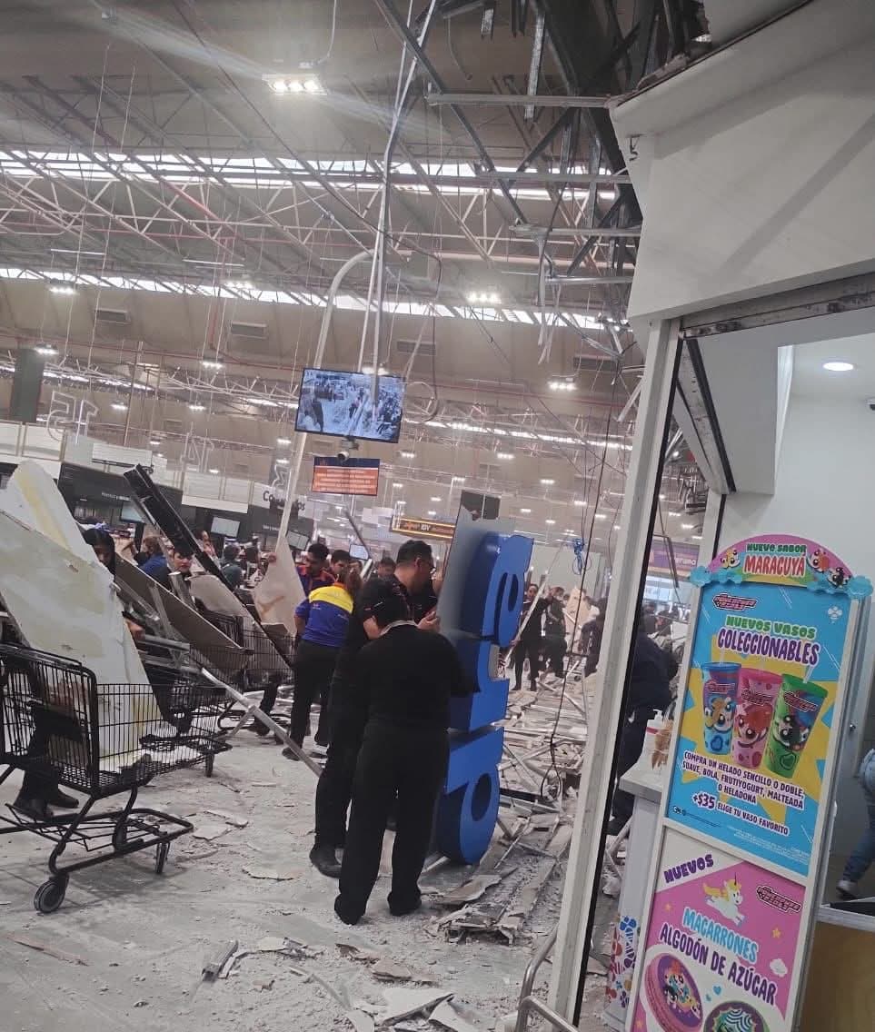 Deja dos lesionados desplome del plafón de Chedraui en CDMX