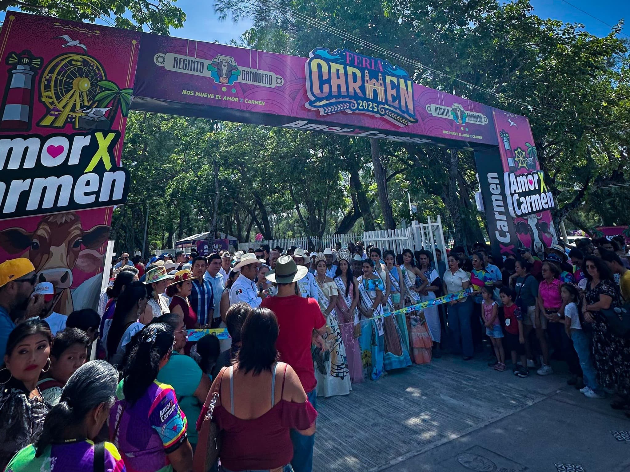Con todo y bloqueo inauguran Feria Ganadera Carmen 2025  