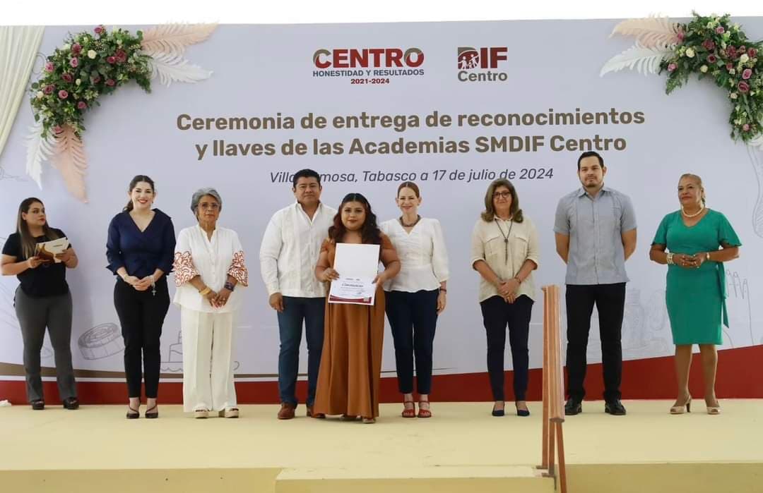 Se gradúan 130 alumnos de Academias del Sistema DIF Centro